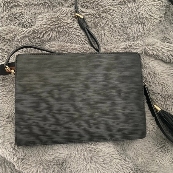 Auth louis vuitton crossbody ❌SOLD❌ - Picture 2 of 11